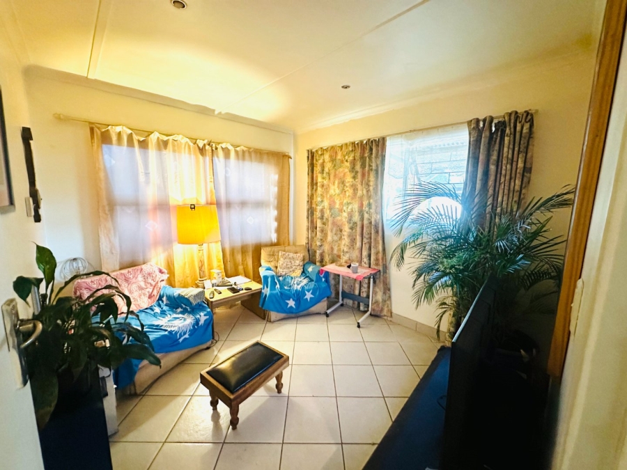 To Let 3 Bedroom Property for Rent in Loerie Park Western Cape